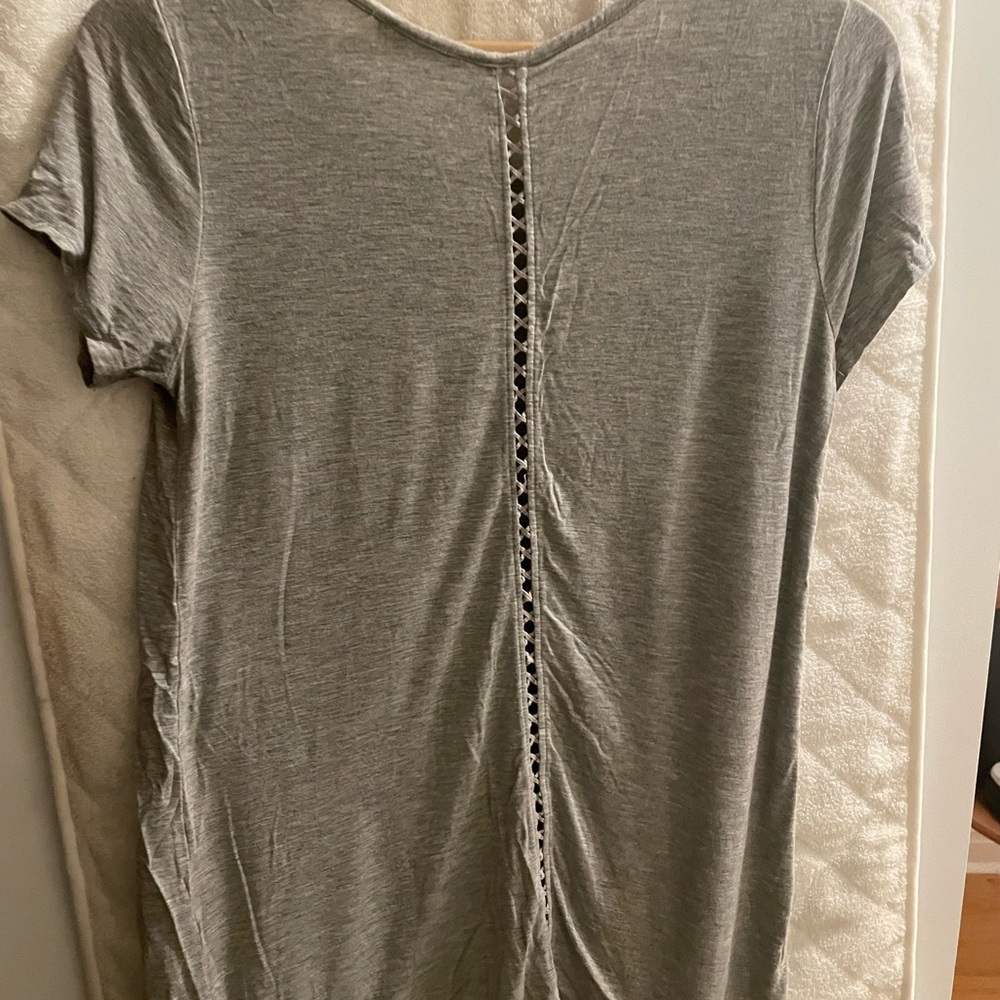 Grey tee